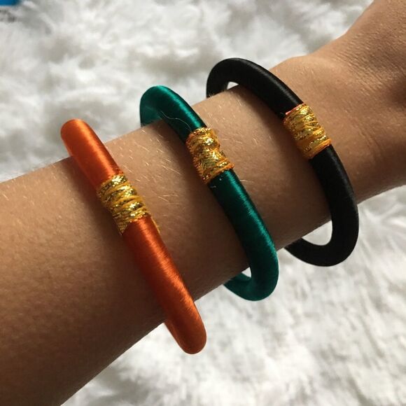 Set of 3 gorgeous bracelets with pouch - Picture 3 of 3